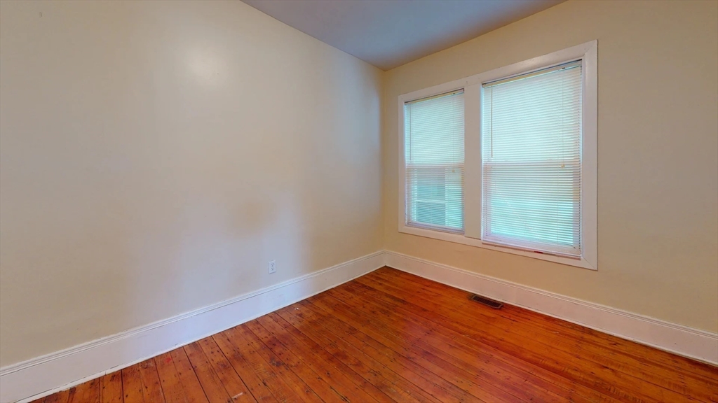 3 bed, 1 bath apartment for rent at 17 Langdon Unit 1, Roxbury — photo 5 of 9