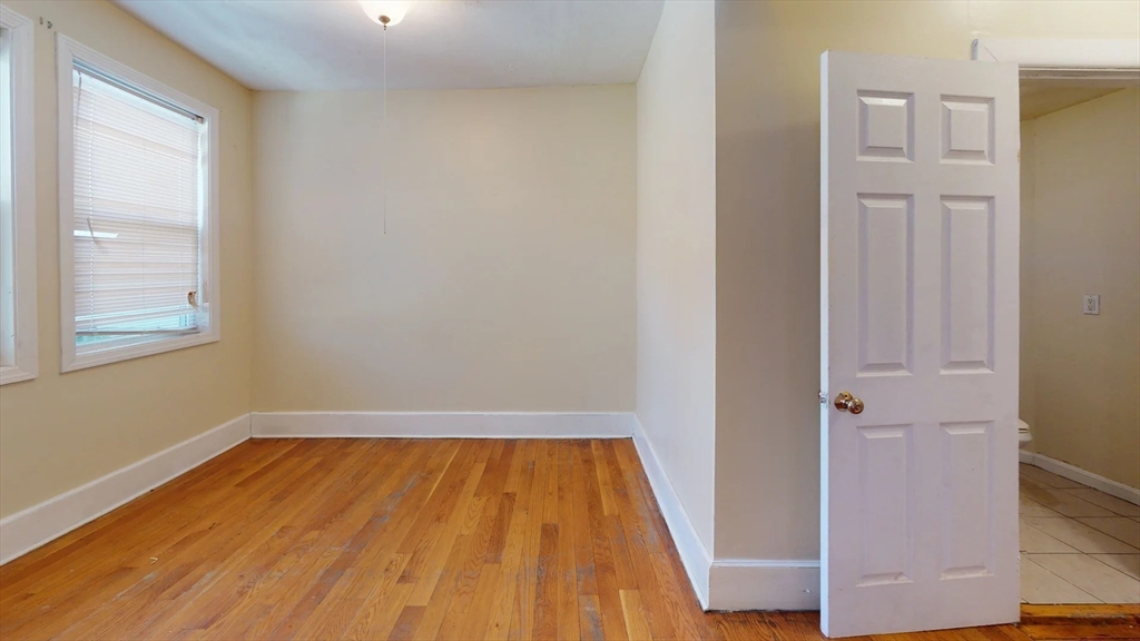 3 bed, 1 bath apartment for rent at 17 Langdon Unit 1, Roxbury — photo 6 of 9