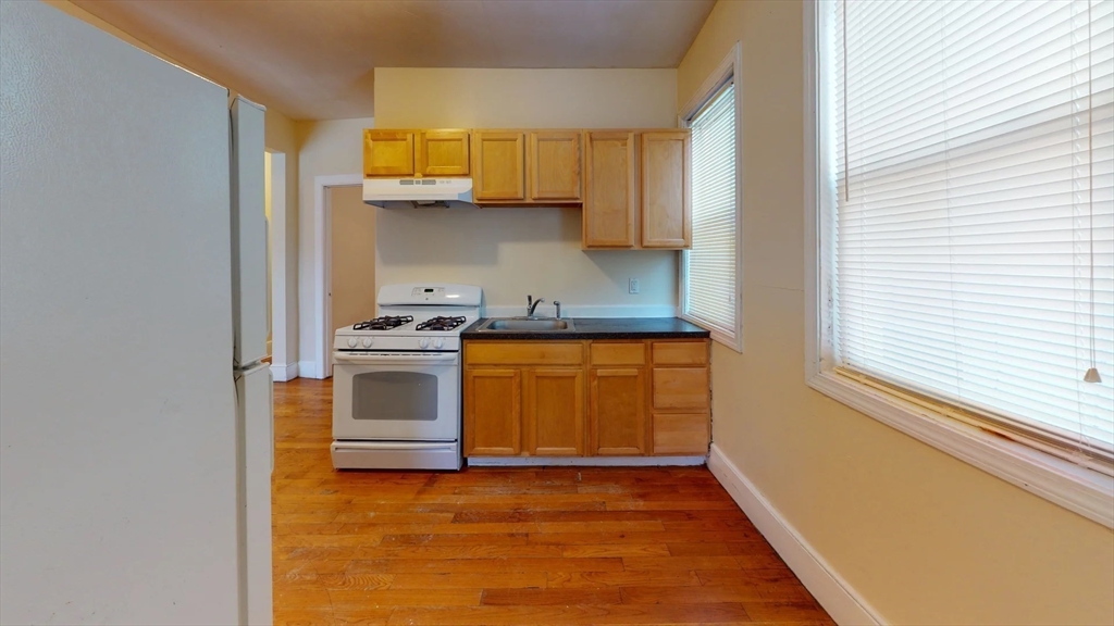 3 bed, 1 bath apartment for rent at 17 Langdon Unit 1, Roxbury — photo 1 of 9
