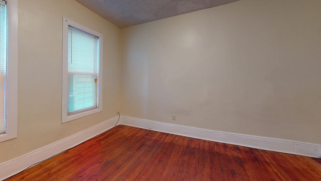 3 bed, 1 bath apartment for rent at 17 Langdon Unit 1, Roxbury — photo 4 of 9