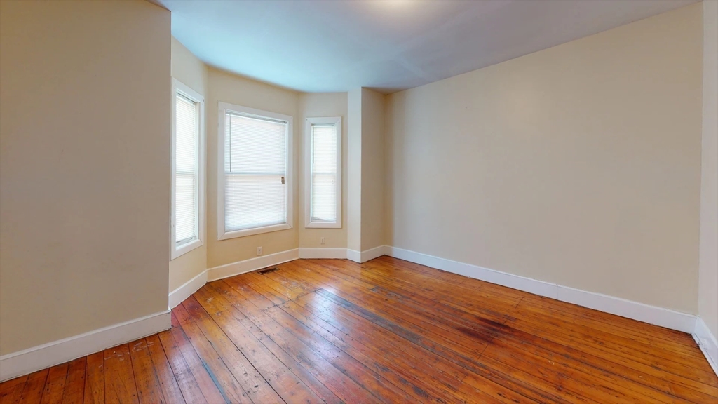 3 bed, 1 bath apartment for rent at 17 Langdon Unit 1, Roxbury — photo 8 of 9