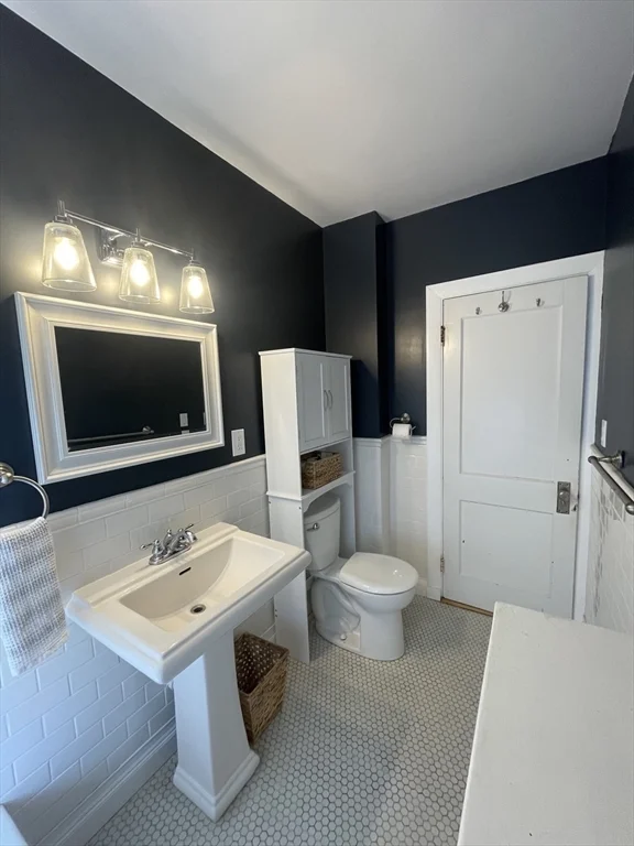 3 bed, 1 bath apartment for rent at 17 Laurel Rd Unit 2, Milton — photo 21 of 33