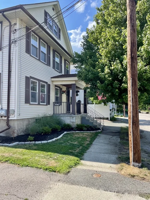 3 bed, 1 bath apartment for rent at 17 Laurel Rd Unit 2, Milton — photo 2 of 33
