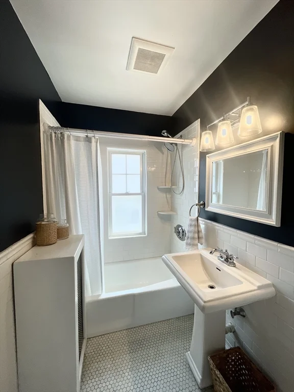 3 bed, 1 bath apartment for rent at 17 Laurel Rd Unit 2, Milton — photo 23 of 33