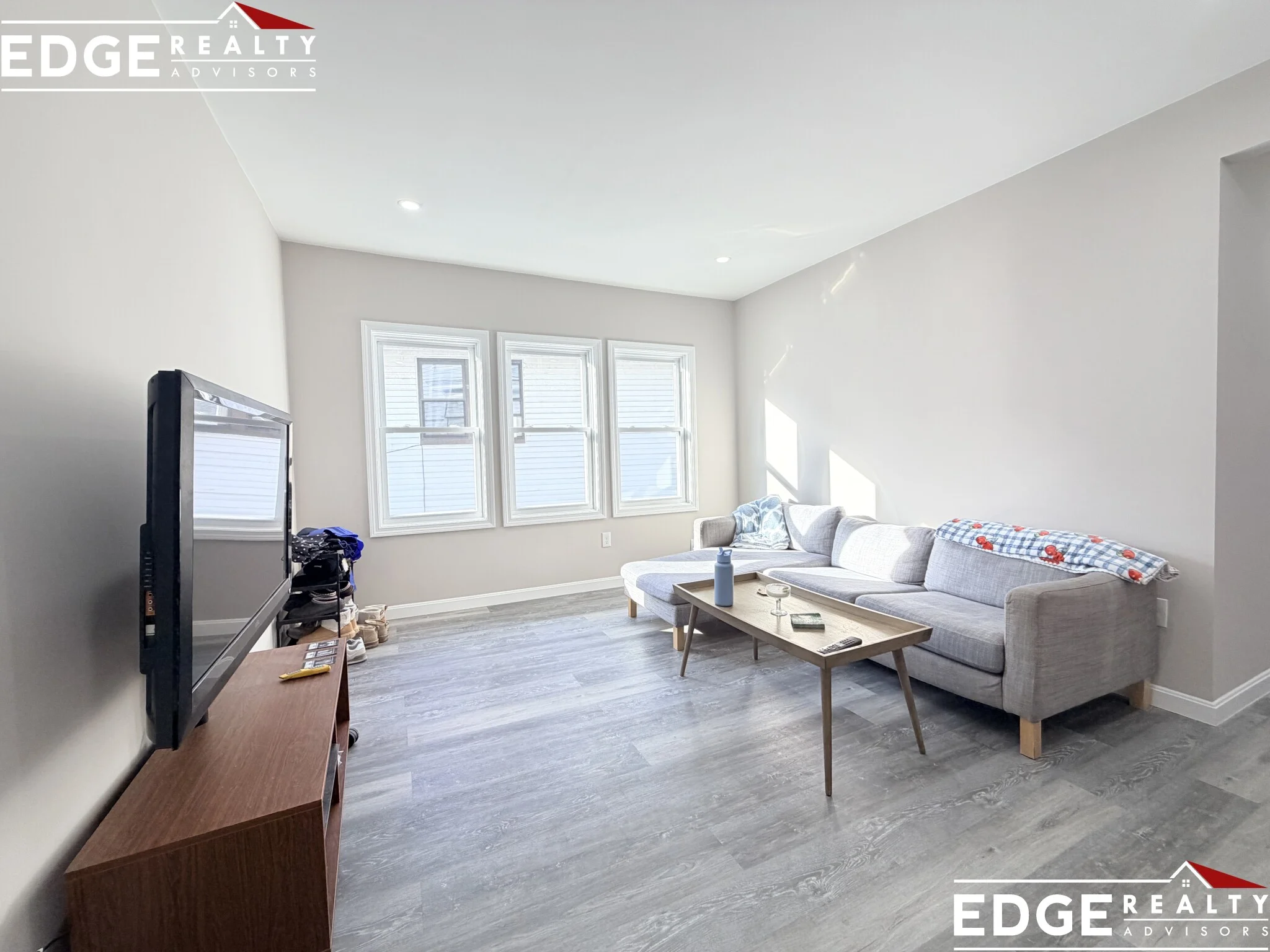 4 bed, 2 bath apartment for rent at 17 Long Ave Unit 2, Brighton — photo 3 of 9