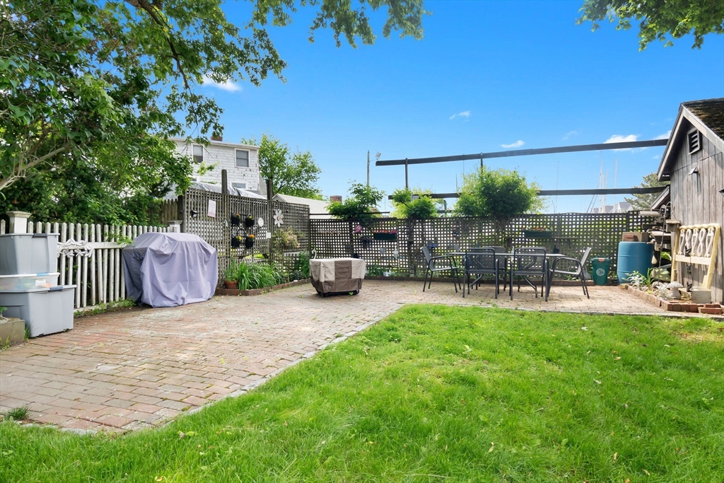 2 bed, 1 bath apartment for rent at 17 Lothrop St Unit 1, Beverly Cove — photo 19 of 22