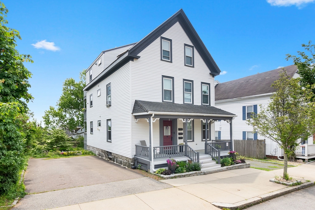 2 bed, 1 bath apartment for rent at 17 Lothrop St Unit 1, Beverly Cove — photo 1 of 22