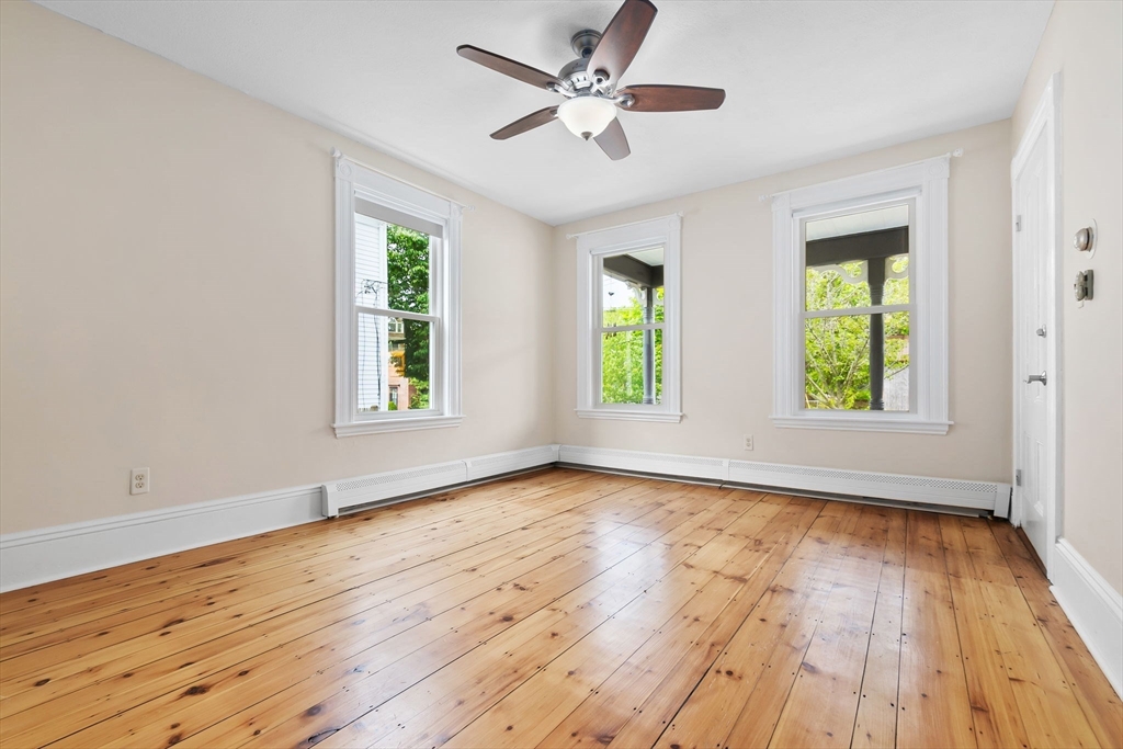 2 bed, 1 bath apartment for rent at 17 Lothrop St Unit 1, Beverly Cove — photo 4 of 22