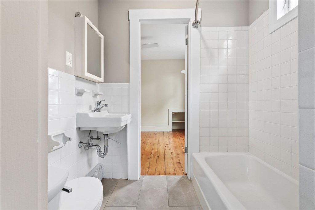 2 bed, 1 bath apartment for rent at 17 Lothrop St Unit 1, Beverly Cove — photo 14 of 22