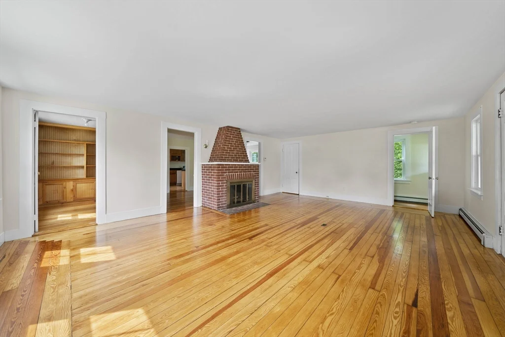 2 bed, 2 bath apartment for rent at 17 Lovers Ln, Duxbury — photo 4 of 42