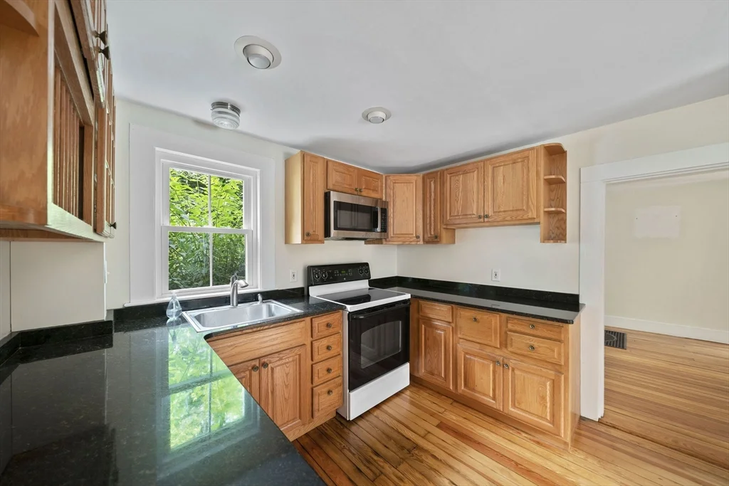 2 bed, 2 bath apartment for rent at 17 Lovers Ln, Duxbury — photo 12 of 42