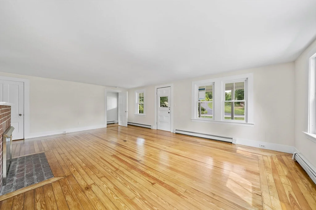 2 bed, 2 bath apartment for rent at 17 Lovers Ln, Duxbury — photo 5 of 42