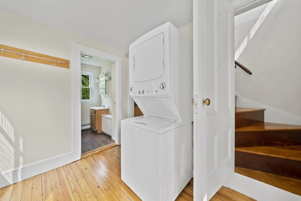 2 bed, 2 bath apartment for rent at 17 Lovers Ln, Duxbury — photo 14 of 42