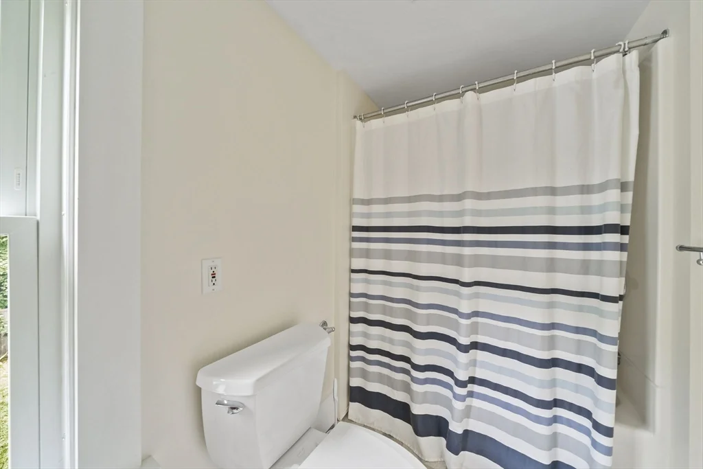 2 bed, 2 bath apartment for rent at 17 Lovers Ln, Duxbury — photo 24 of 42