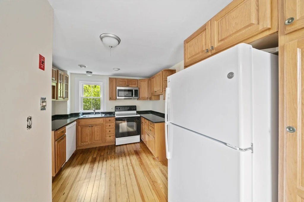 2 bed, 2 bath apartment for rent at 17 Lovers Ln, Duxbury — photo 10 of 42