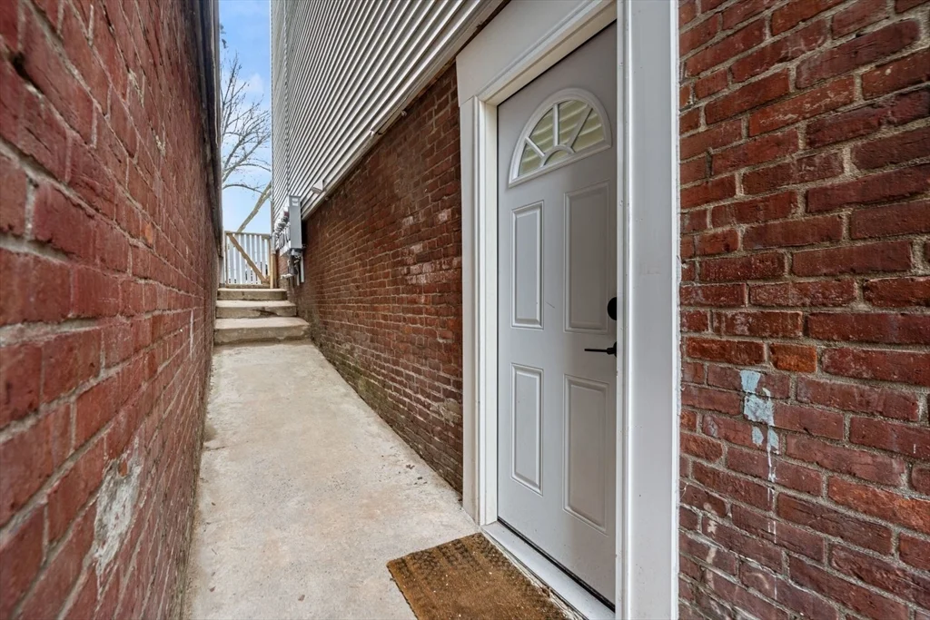 3 bed, 1 bath apartment for rent at 17 M St Unit G, South Boston — photo 21 of 25