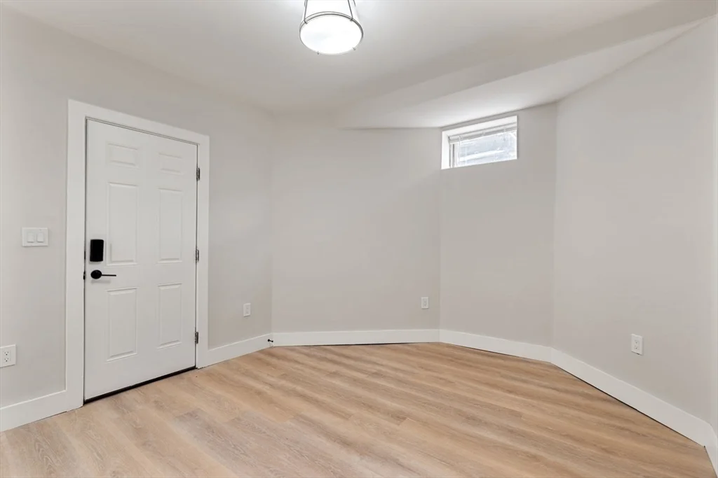 3 bed, 1 bath apartment for rent at 17 M St Unit G, South Boston — photo 5 of 25