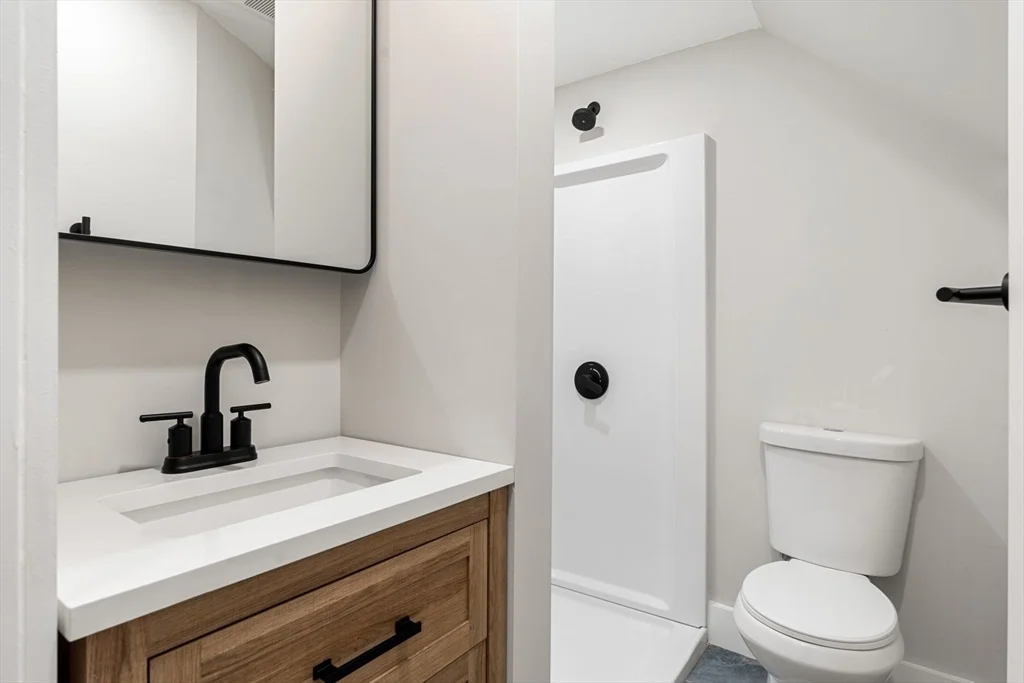 3 bed, 1 bath apartment for rent at 17 M St Unit G, South Boston — photo 13 of 25