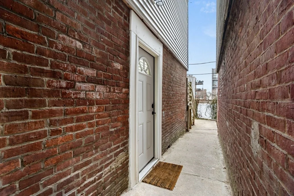 3 bed, 1 bath apartment for rent at 17 M St Unit G, South Boston — photo 22 of 25