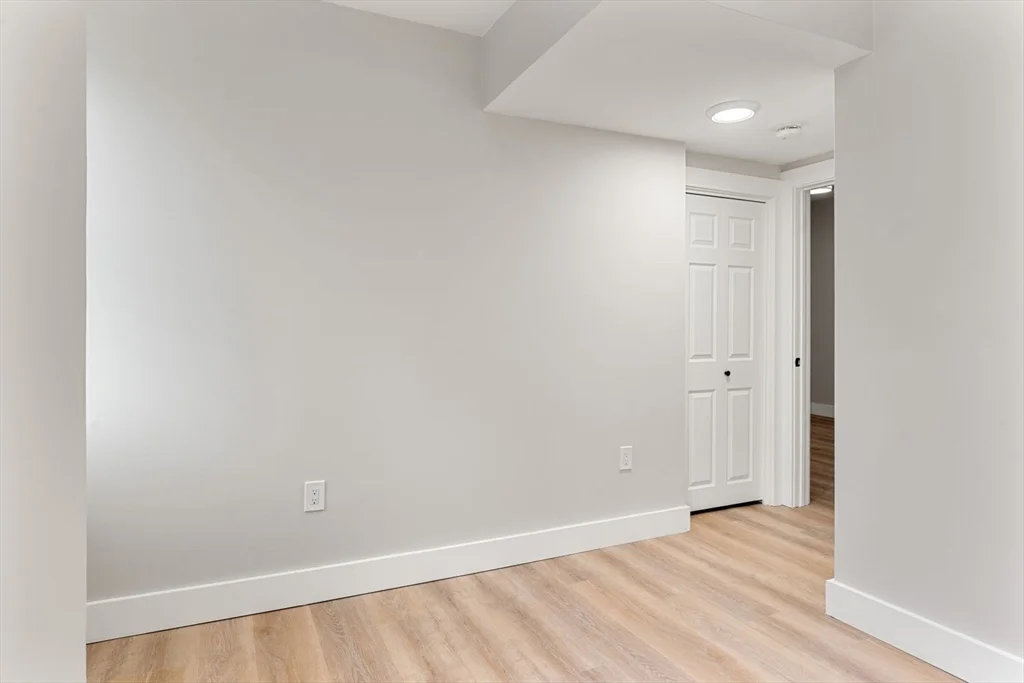3 bed, 1 bath apartment for rent at 17 M St Unit G, South Boston — photo 11 of 25