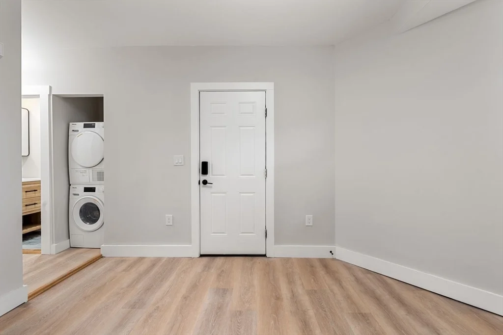 3 bed, 1 bath apartment for rent at 17 M St Unit G, South Boston — photo 4 of 25