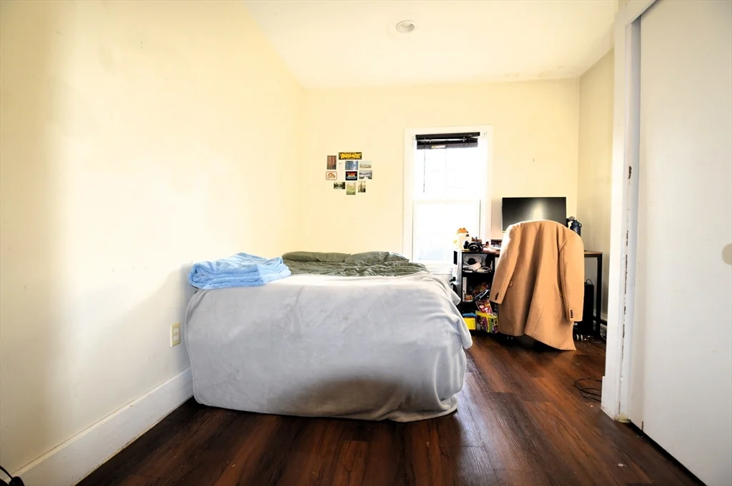5 bed, 2 bath apartment for rent at 17 Mackin St Unit 17, Brighton — photo 6 of 9