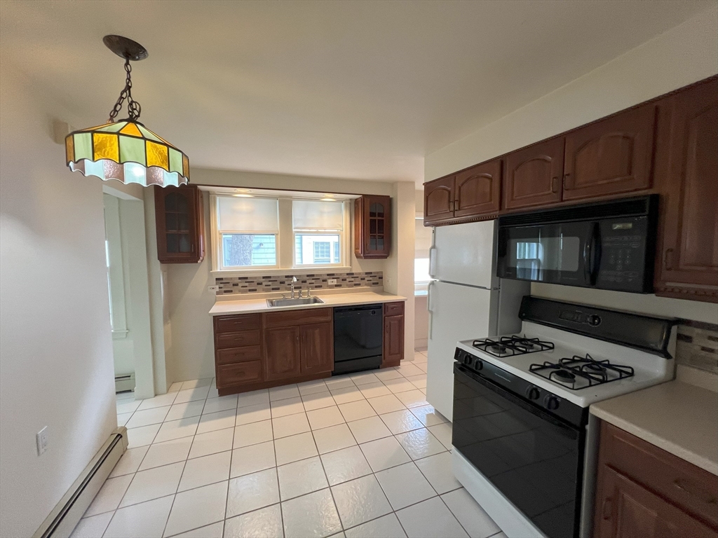 3 bed, 2 bath apartment for rent at 17 Maple St Unit 1, Auburndale — photo 3 of 18