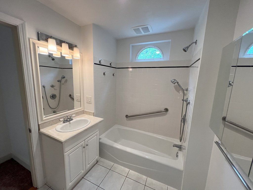 3 bed, 2 bath apartment for rent at 17 Maple St Unit 17, Auburndale — photo 13 of 22