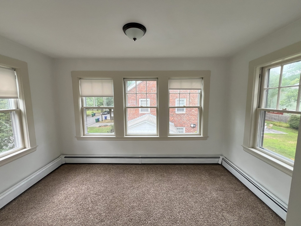 3 bed, 2 bath apartment for rent at 17 Maple St Unit 17, Auburndale — photo 3 of 22