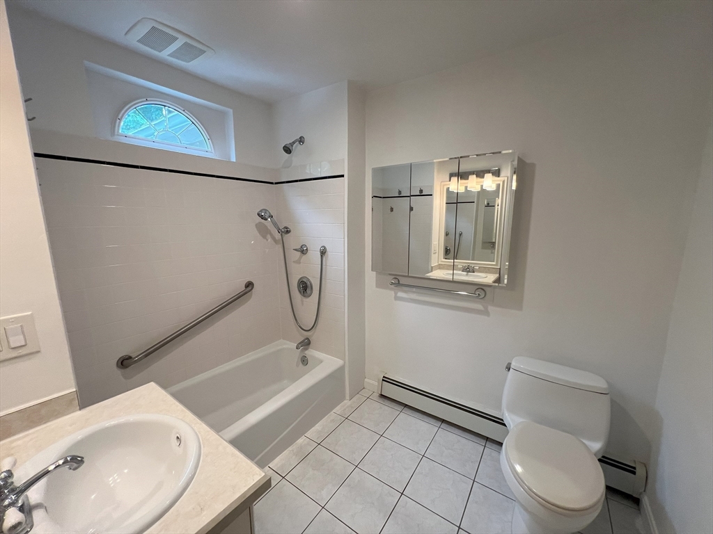 3 bed, 2 bath apartment for rent at 17 Maple St Unit 17, Auburndale — photo 12 of 22