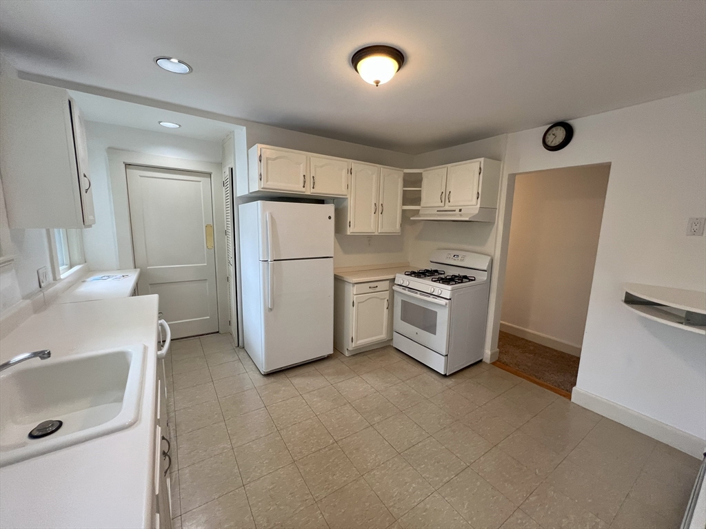 3 bed, 2 bath apartment for rent at 17 Maple St Unit 17, Auburndale — photo 9 of 22