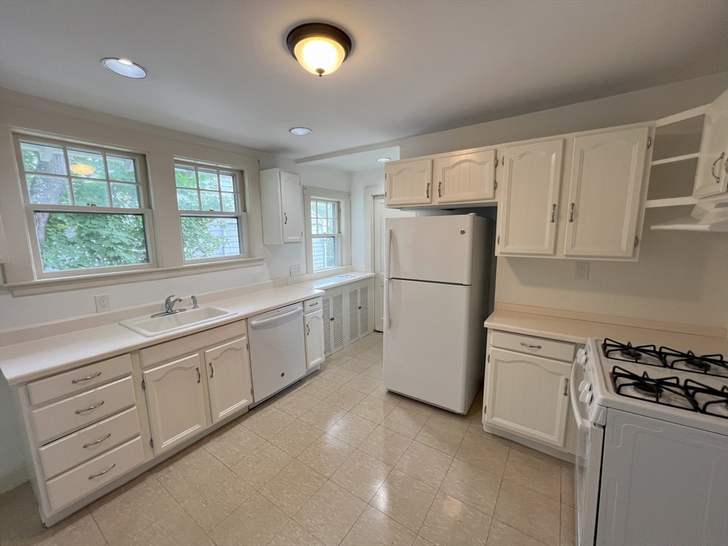 3 bed, 2 bath apartment for rent at 17 Maple St Unit 17, Auburndale — photo 8 of 22