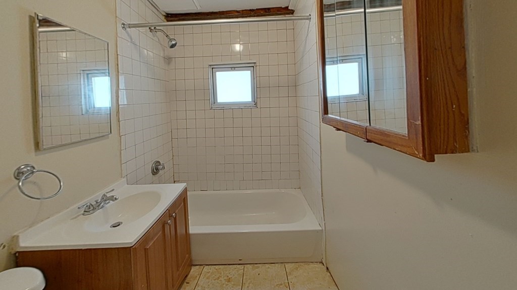 3 bed, 1 bath apartment for rent at 17 Marcella St Unit 2, Roxbury — photo 9 of 17