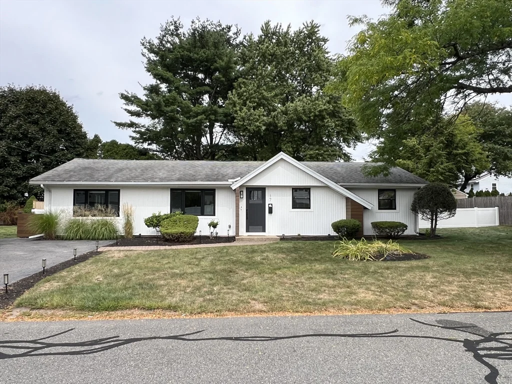4 bed, 2 bath apartment for rent at 17 Margaret Rd, Stoneham — photo 1 of 9