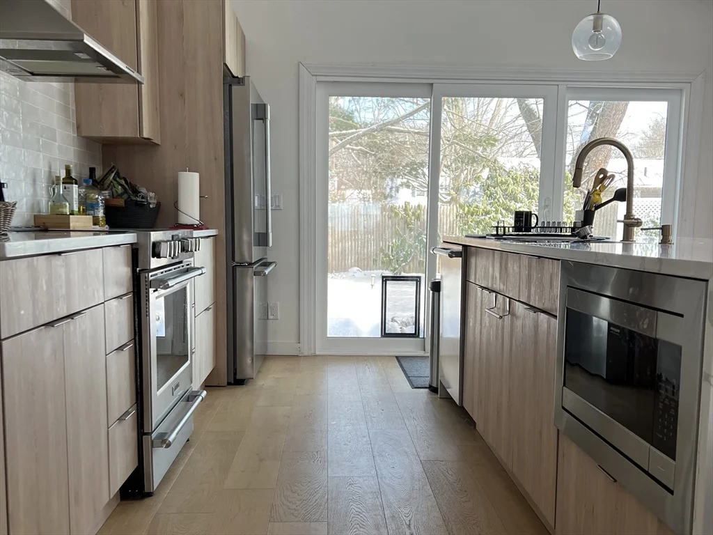 4 bed, 2 bath apartment for rent at 17 Margaret Rd, Stoneham — photo 3 of 9