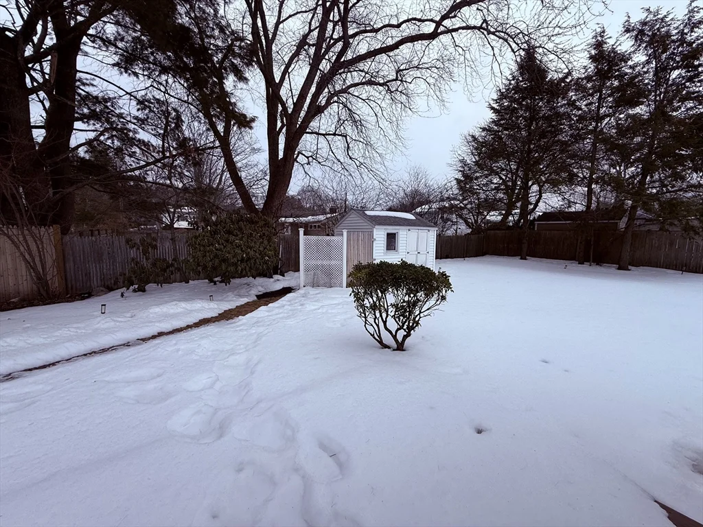 4 bed, 2 bath apartment for rent at 17 Margaret Rd, Stoneham — photo 9 of 9