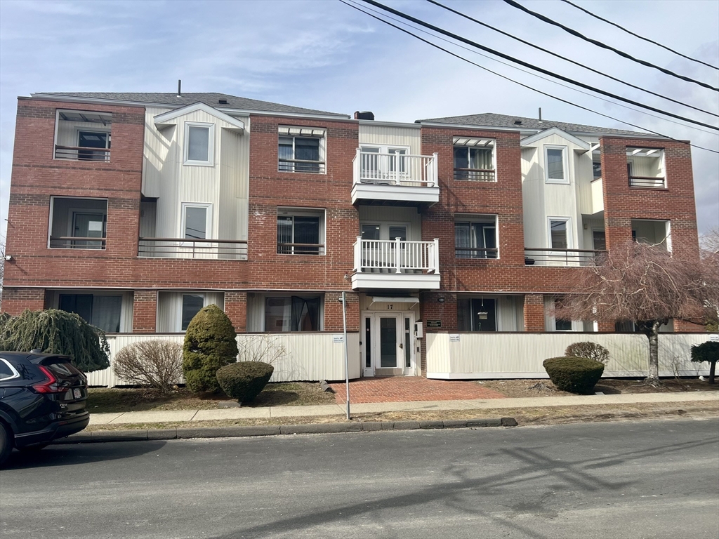 2 bed, 2 bath apartment for rent at 17 Margin St Unit 13, Lynn — photo 2 of 20