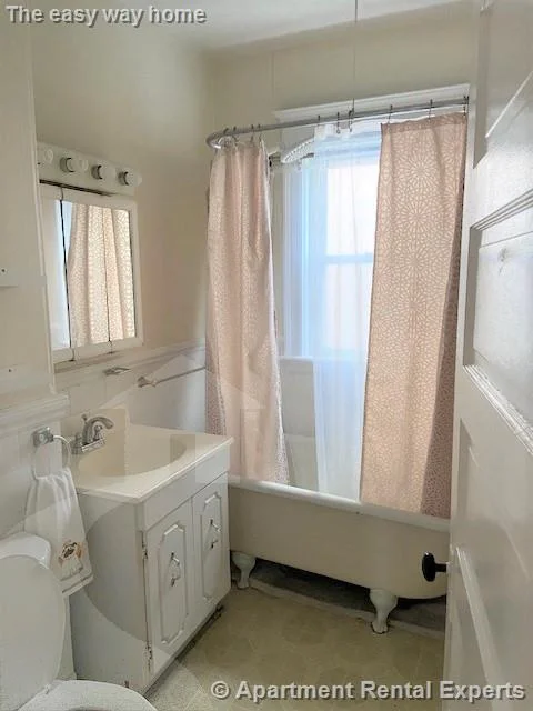 2 bed, 1 bath apartment for rent at 17 Mason St Unit 1, Teele Square — photo 10 of 15