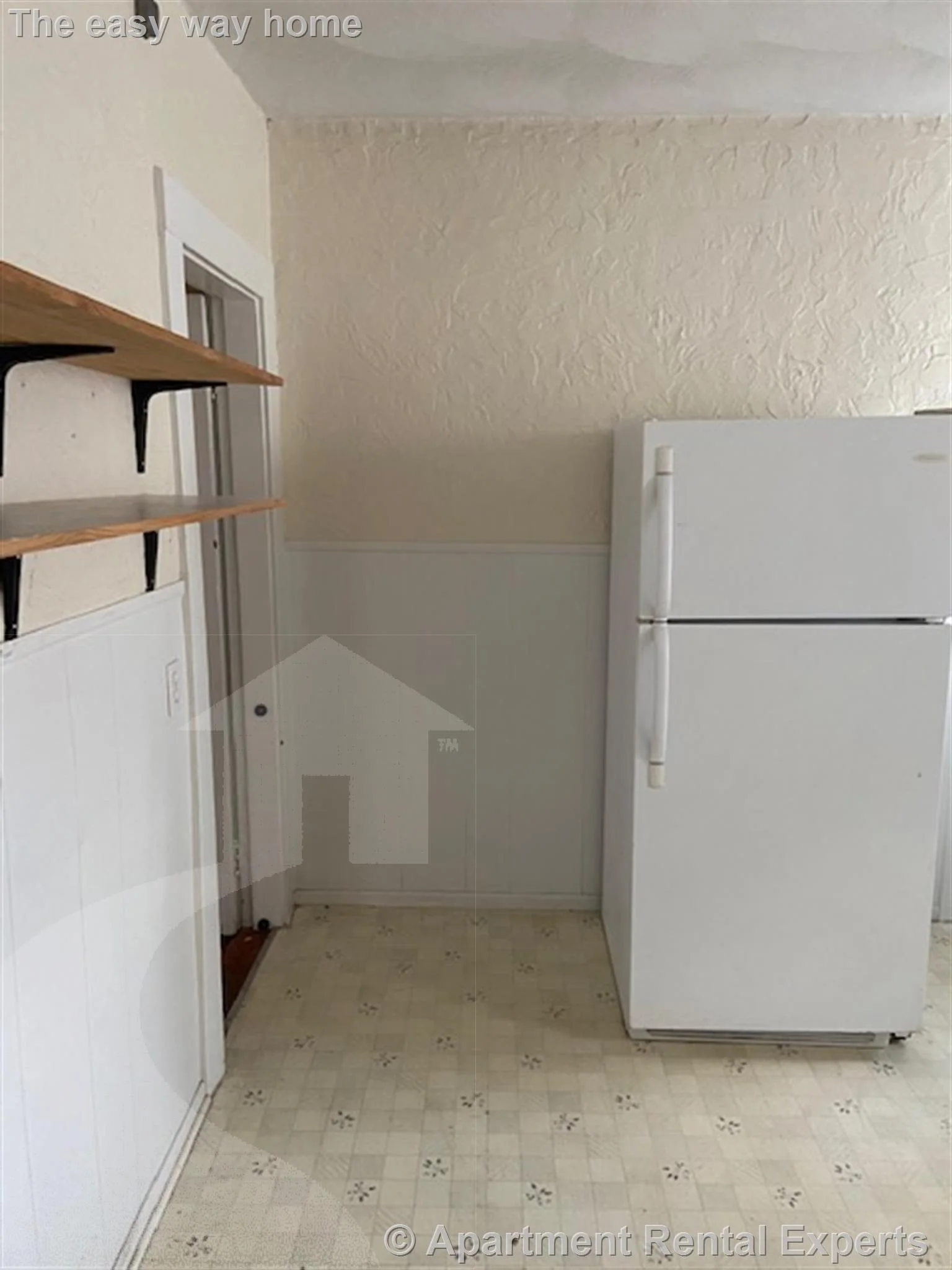 2 bed, 1 bath apartment for rent at 17 Mason St Unit 1, Teele Square — photo 4 of 15