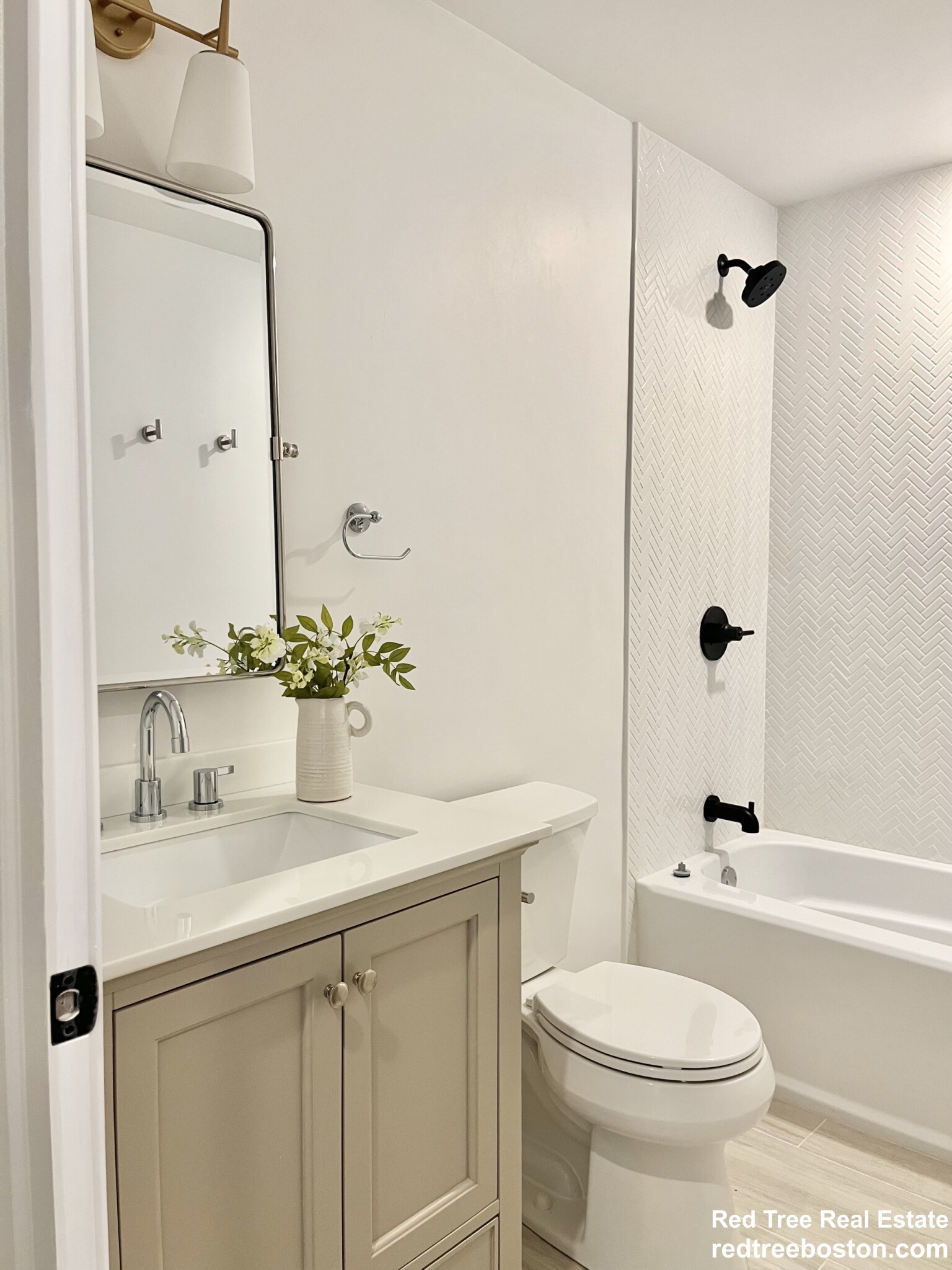 3 bed, 2 bath apartment for rent at 17 Maywood St Unit 2, Roxbury — photo 3 of 6