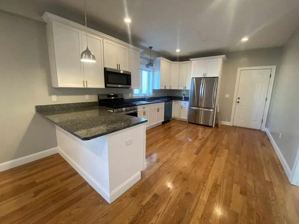 3 bed, 2 bath apartment for rent at 17 Maywood St Unit 3, Roxbury — photo 3 of 18