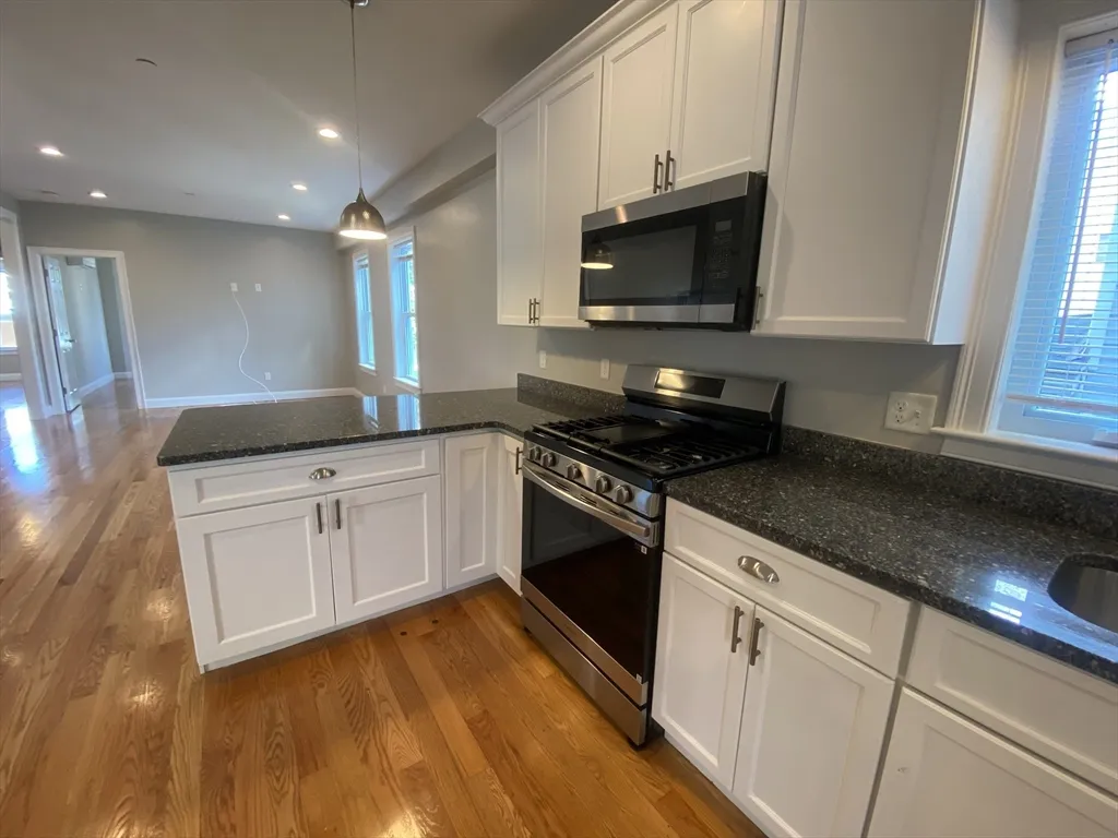 3 bed, 2 bath apartment for rent at 17 Maywood St Unit 3, Roxbury — photo 8 of 18