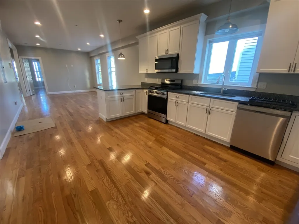 3 bed, 2 bath apartment for rent at 17 Maywood St Unit 3, Roxbury — photo 2 of 18