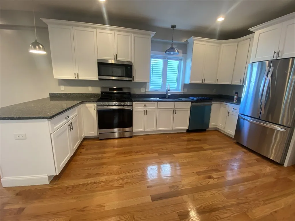 3 bed, 2 bath apartment for rent at 17 Maywood St Unit 3, Roxbury — photo 4 of 18