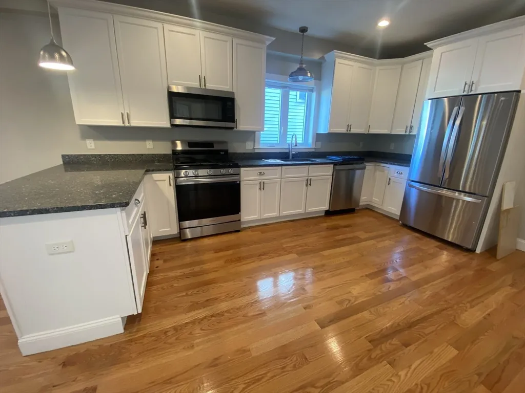 3 bed, 2 bath apartment for rent at 17 Maywood St Unit 3, Roxbury — photo 6 of 18