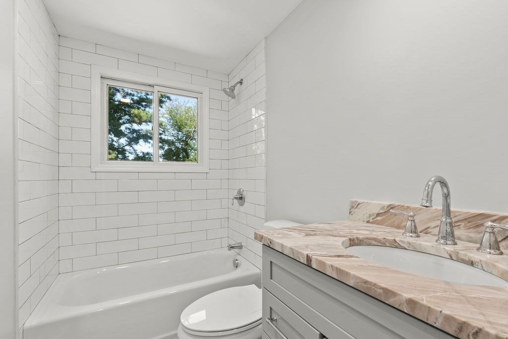 4 bed, 2 bath apartment for rent at 17 Minuteman Ln, Plymouth — photo 9 of 11
