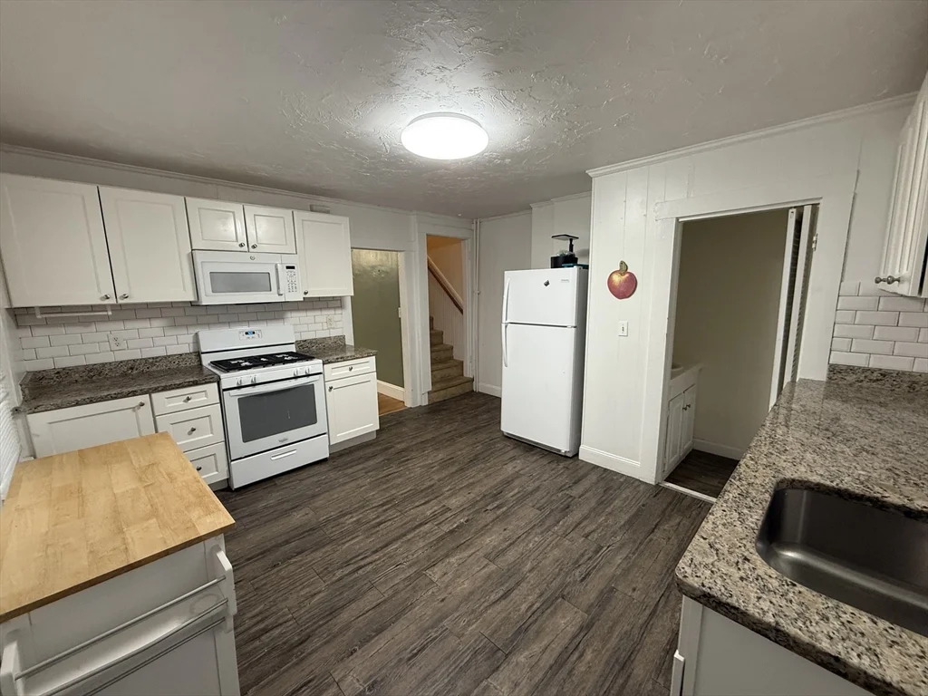 2 bed, 1 bath apartment for rent at 17 Moraine Pl Unit 17, Brockton — photo 5 of 15