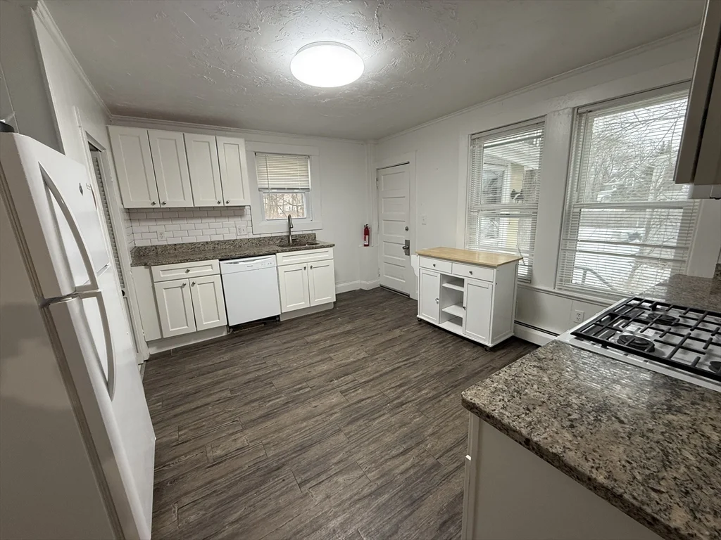 2 bed, 1 bath apartment for rent at 17 Moraine Pl Unit 17, Brockton — photo 4 of 15