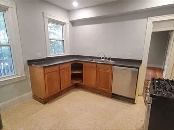 3 bed, 1 bath apartment for rent at 17 Mount Ida Rd Unit 2, Dorchester — photo 4 of 9