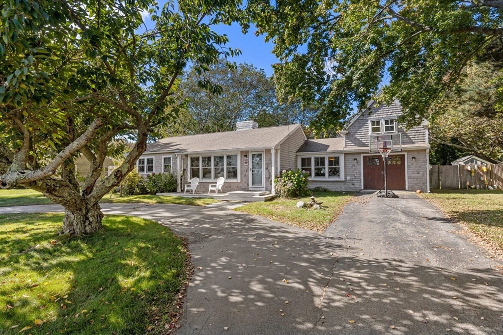 3 bed, 2 bath apartment for rent at 17 Musquashicut Ave, Minot — photo 2 of 22